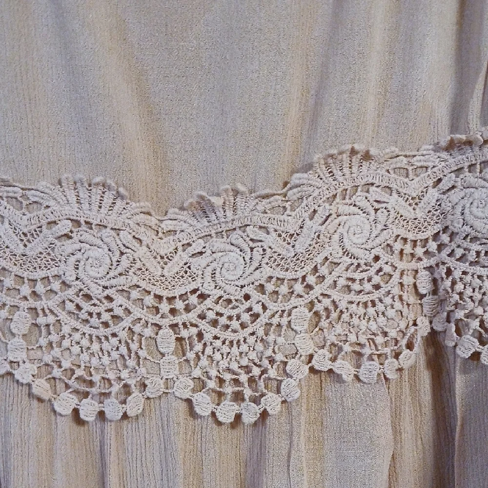 Xhilaration Sleeveless Blouse with Lace Detail   Peachy - Picture 3 of 7
